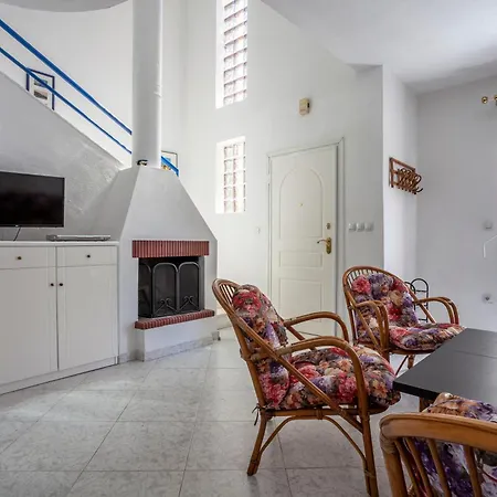 Mira Villa